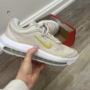 NWT NIKE AIR MAX SNEAKERS NEW  COLLECTION